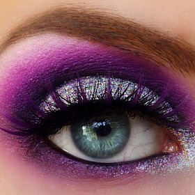 Tutorial: http://www.youtube.com/watch?v=-MgMq9osb64
Post: http://www.pigmentsandpalettes.com/2012/01/spring-into-color-series-with-faux.html
