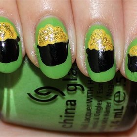 Pot of Gold Nails
See tutorial & more photos here: http://www.swatchandlearn.com/nail-art-tutorial-pot-of-gold-nails/