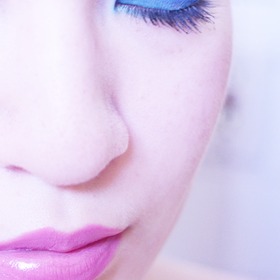 playing with aromaleigh eyeshadow. i never really do blue eye looks, but i think it looks nice!