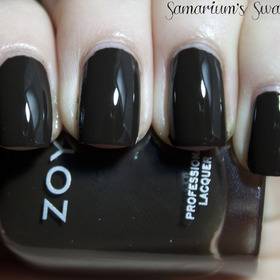 Zoya Codie

http://samariums-swatches.blogspot.com/2011/11/layering-fun-with-kleancolor-chunky.html