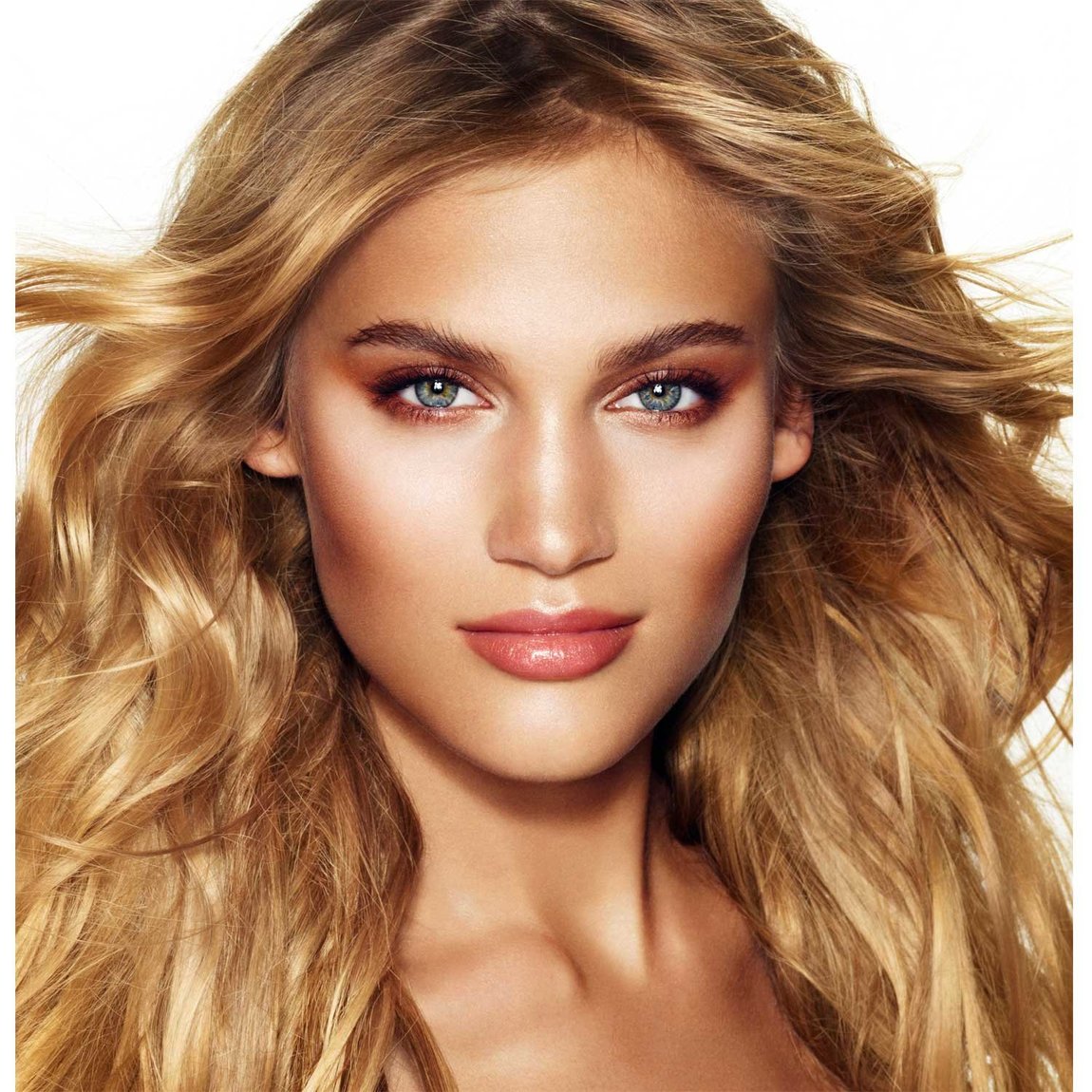 Charlotte Tilbury Get the Look The Golden Goddess product smear.