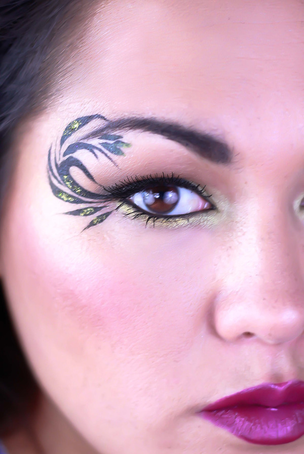 Black and Gold Leaf Eyeliner Rochelle M.'s (rokkimidro) Photo Beautylish