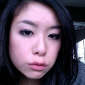 This is kind of my daily look (although I more often put on a nude/light lipstick and leave the eyeshadow/use neutral eyeshadow).