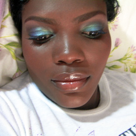 I love the finish Loreal HIP eyeshadow duo Spirited gives. 