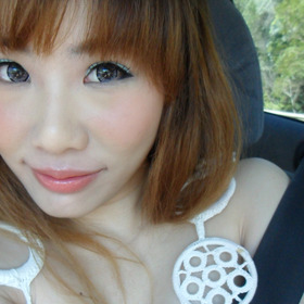 Got bored of playing up my eyes and went for the cheeks instead.
Item listing and tips on getting the look in my blogpost >>
http://www.valerie-ng.com/2012/05/autumn-flush.html