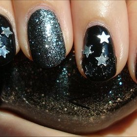 Magician Nails
More photos here: http://www.swatchandlearn.com/nail-art-magician-nails/