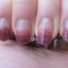 berry glitter gradient - Essence: Time for Romance