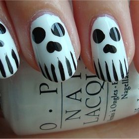 Skull Nails
Nail tutorial & more photos here: http://www.swatchandlearn.com/nail-art-tutorial-skull-nails/