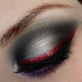 Volcanic Lightning Storm - http://bowsandcurtseys.blogspot.com/2011/09/volcanic-lightning-storm-twist-on-smoky.html