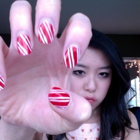 candy cane nails and smokey eyes for christmas