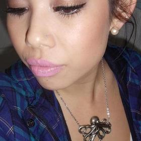 simple neutrals with pink pastel lips 