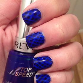 A free-handed crisscross pattern sandwiched between layers of jelly polish