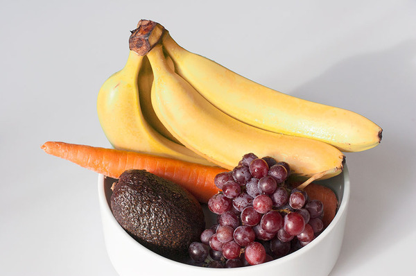 What fruits can whiten teeth, help get rid of acne acne, and fix split ends? Get our natural beauty tricks.