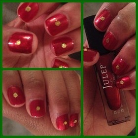 My one only Jelep box arrived and I felt inspired to create a festive look. My box included this now out of stock Glenn and 3D gold dots!