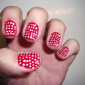 These dot nails make me think of Minnie Mouse