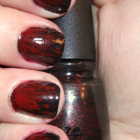 ChG Lubu Heels and OPI Big Apple Red come together to make an edgy, VAMPy mani ;) 