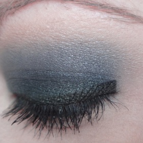 For a step-by-step tutorial, visit: http://www.neutrakris.com/2012/04/get-look-dirty-sky.html