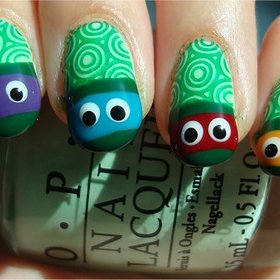 Teenage Mutant Ninja Turtle Nails
Nail tutorial & more photos here: http://www.swatchandlearn.com/nail-art-tutorial-teenage-mutant-ninja-turtle-nails/