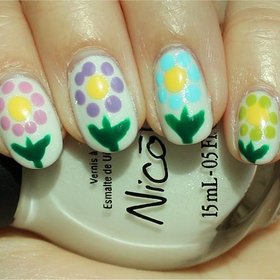Spring Flower Nails
http://www.swatchandlearn.com/blog-news-my-guest-post-on-chitchatnails/