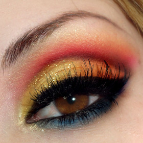 2nd Hunger Games Inspired Look! 

http://bowsandcurtseys.blogspot.com/2011/07/katniss-everdeen-girl-who-was-on-fire.html