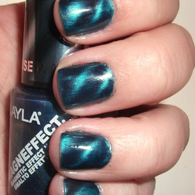 Layla Magnetic Polish in Turquoise Wave 