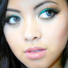 Glittery Green Holiday Make- Up Look