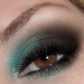 Tantalizing teal and brown smokey eyes.