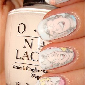 Archie Comic Nails
Nail tutorial & more photos here: http://www.swatchandlearn.com/nail-art-tutorial-archie-comic-nail-art-swatches/