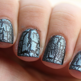 http://iloveprettycolours.blogspot.com/2012/04/golden-rose-graffiti-nail-art-09.html