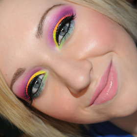 Playing with the Sleek Makeup Acid Palette :)