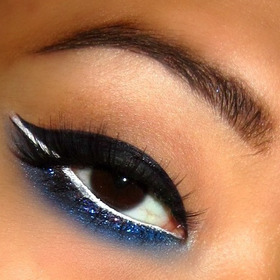 the top liner is supposed to be navy blue but it kinda looks black haha anyway hope you guys like