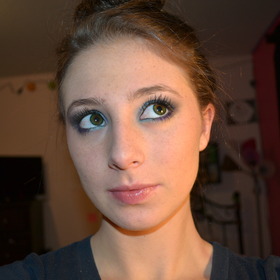 Blue, Purple, Grey kinda smokey eye. Hope you guys like it !