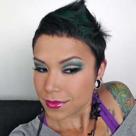 Teal cut crease using MAC Vex, Pompous Blue and Plumage