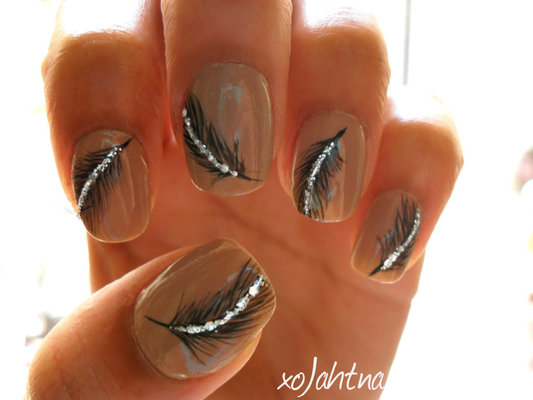 Jahta H Beautylish Feather Nails