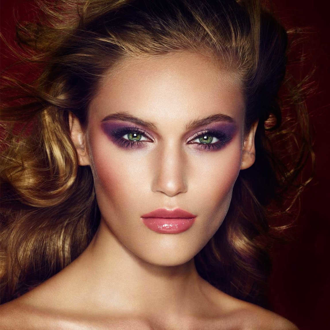 Charlotte Tilbury Get the Look The Glamour Muse product smear.