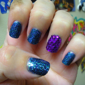 Nicole by OPI Kendall On The Katwalk and rhinestones from bornprettystore.com, which were sent to me for review, good quality, I received them quickly and great customer service 
