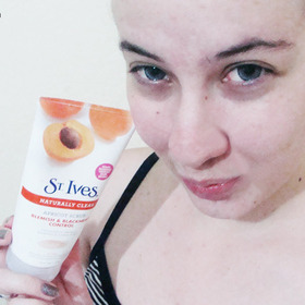 I've won this baby at a giveaway. Didn't expect much and now I can't live without it. Made a review in portuguese here (but you can google translate it) http://sernaiotto.com/?p=2932 <3