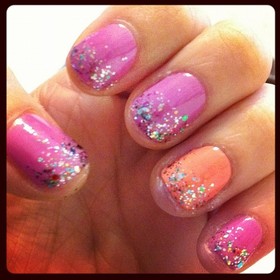 lovin my duo color glitter nails :)