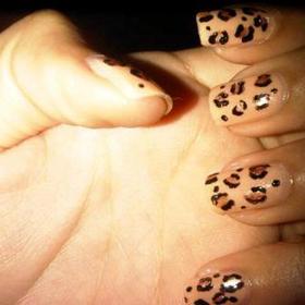 Leopard print nails :D