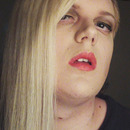 Super simple copper/brown eyes with a thick winged liner. Soft red lips add a pop of color! 