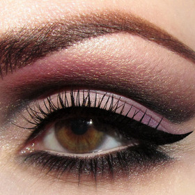 tutorial and full list of products can be found here: http://www.snobka.pl/artykul/makijaz-ostre-krawedzie-13405
