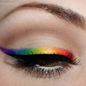 Tutorial: http://www.youtube.com/watch?v=2UJJqKKB-P8&feature=colike

Radiant Rainbow - http://bowsandcurtseys.blogspot.com/2011/09/radiant-rainbow-liner.html