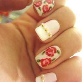 Roses nails @gemsinabottle