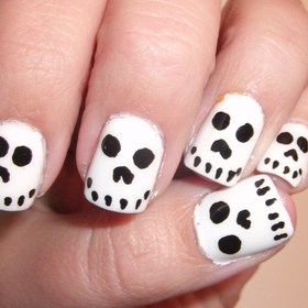 Halloween Skull Nails