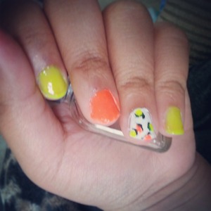 yellow and orange cheetah nails :)