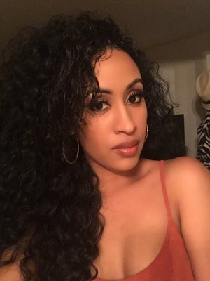 Curls for days w/ a soft makeup look 