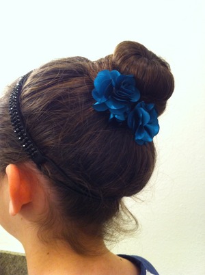 I did this sock bun on my friend Sara! I really hope you like and try it! 😊