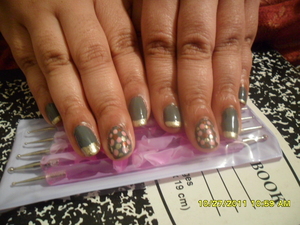 Grey Gold Pink DotWorld Nails 1