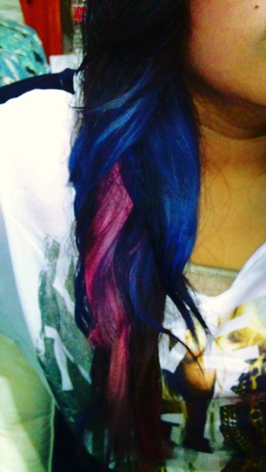 just finished chalking my cousin's hair today, indigo and magenta are great together!