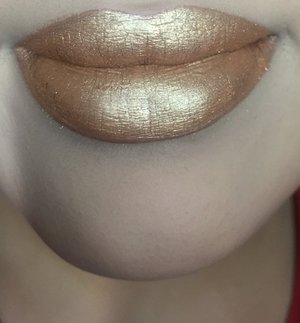 another picture of the gold lips lol it was fun to do. 
